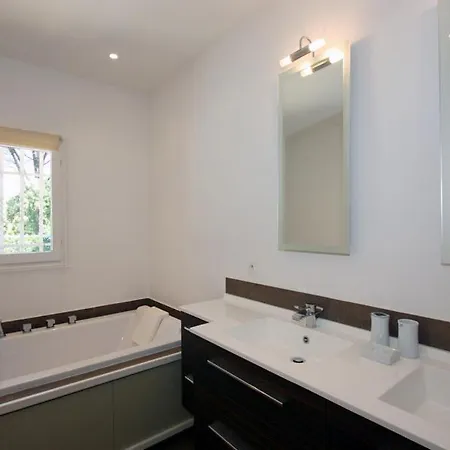Saint-raphael Sleeps 6 Pool *
